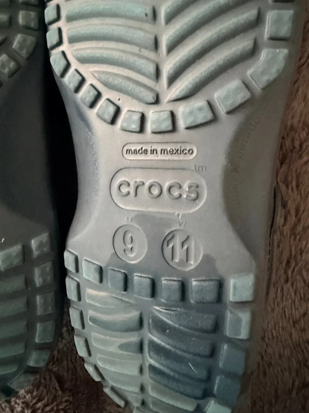 Crocs Classic Navy Blue Clogs M9 W11 Comfort Garden Casual Unisex Slip On